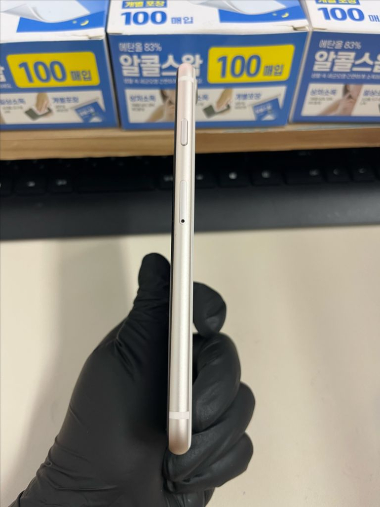 아이폰Se3 64G 스타라이트 SSS급!--4