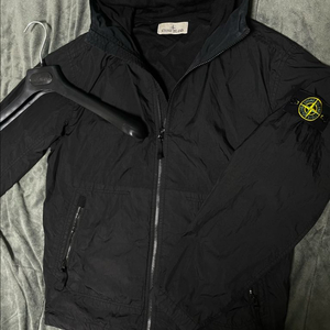 [m] 백화점판 23ss 스톤아일랜드 크링클랩스 바람막이 블랙