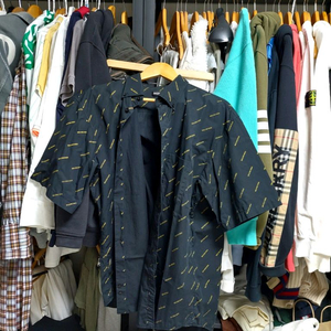 발렌시아가 올오버로고 프린트 반팔 셔츠 블랙 약105 정품검수완료