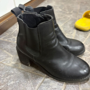 블랙 가죽 앵클 부츠 235