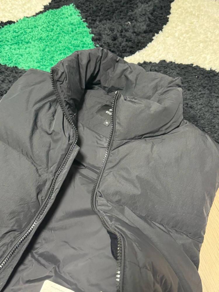 무신사 시티레저 베스트 블랙 M사이즈 팝니다 이미지