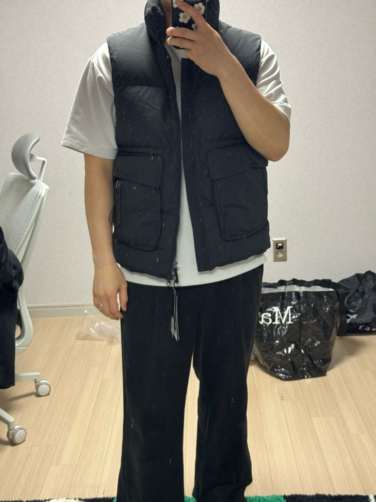 무신사 시티레저 베스트 블랙 M사이즈 팝니다 이미지