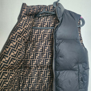 200만원대) 공용 펜디 키즈 10A 리버시블 패딩 조끼 이미지