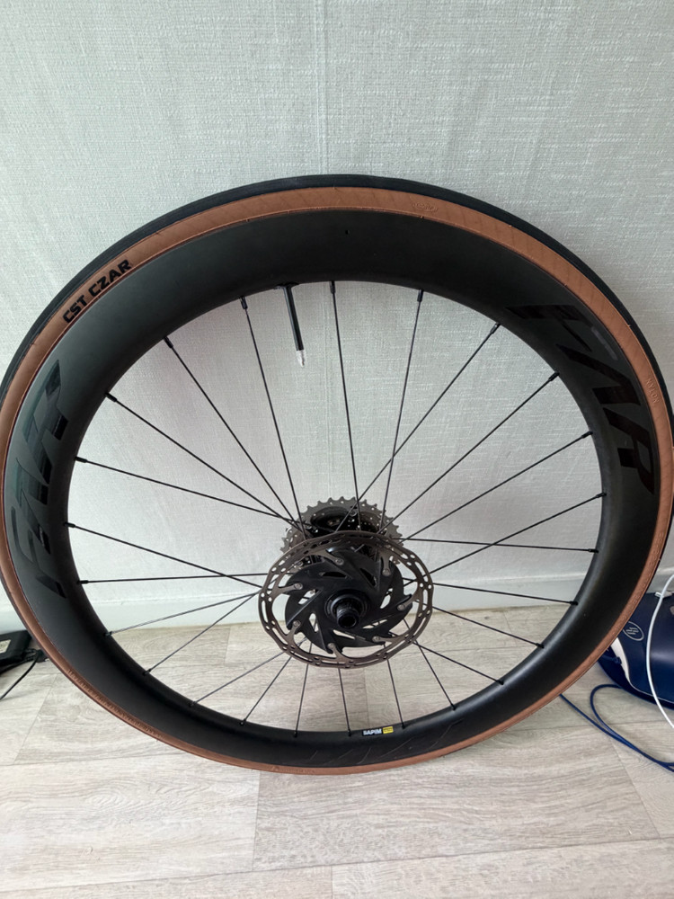 파스포츠 아아안테 C4 카본 디스크 휠셋--1