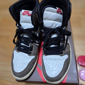 조던1 트래비스스캇 모카 하이 og 275사이즈