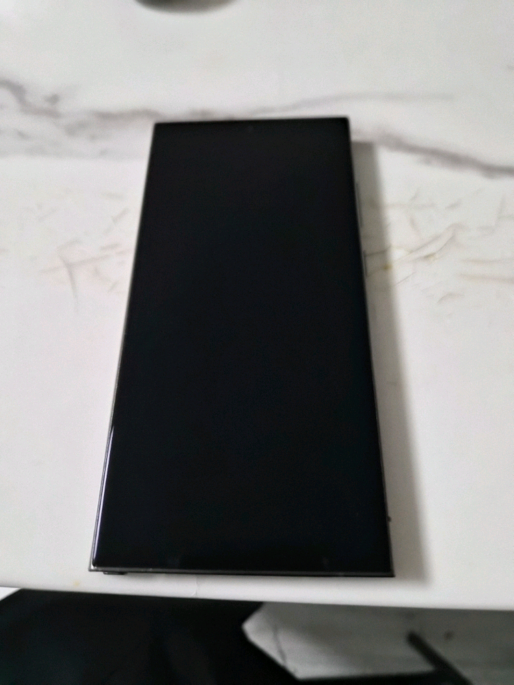 갤럭시 S24 울트라 256GB 티타늄 블랙 팝니다!--1