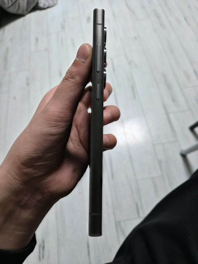 갤럭시 S24 울트라 256GB 티타늄 블랙 팝니다!--3