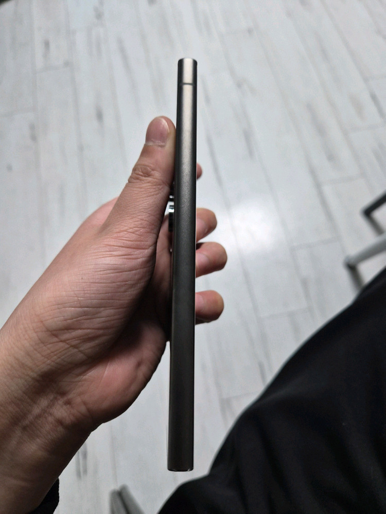 갤럭시 S24 울트라 256GB 티타늄 블랙 팝니다!--4