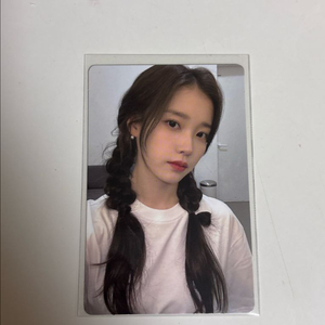 아이유 2024 생일카페 포카 이미지