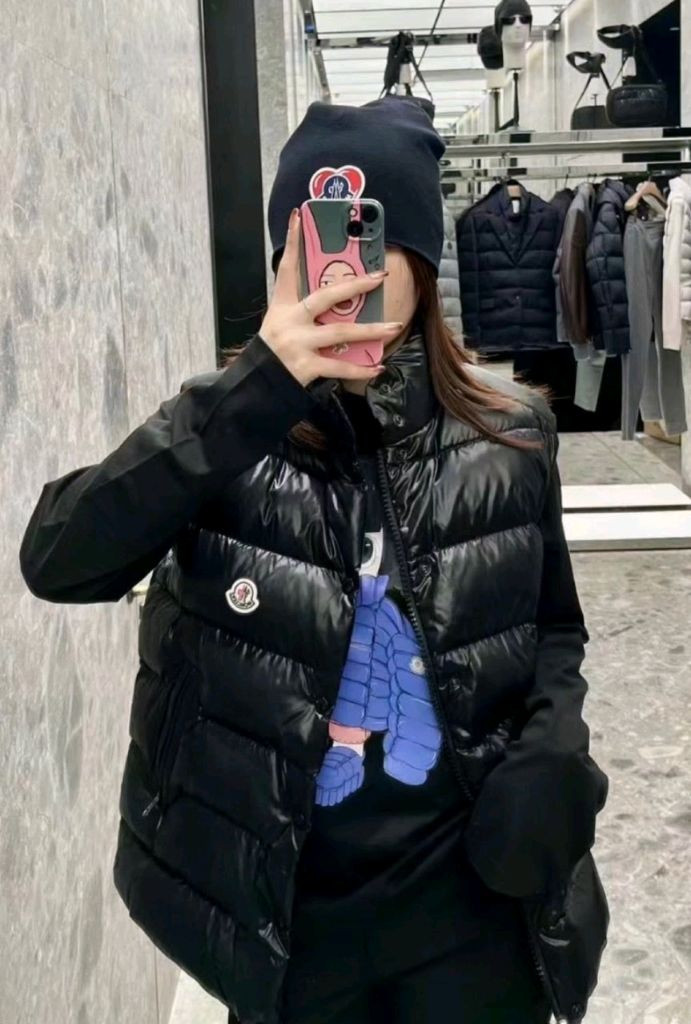 몽클레어 여성 유광 패딩 경량 조끼 66 이미지