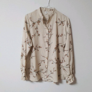 새상품) 헨리넥 플라워 블라우스 크림치즈마켓 / 아뜨랑스 체리코코 육육걸즈 핫핑 리리앤코 공구우먼 베니토 밀크코코아