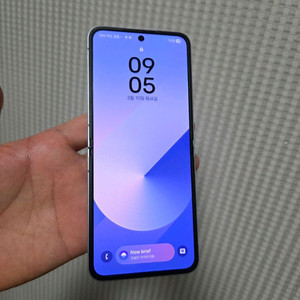 갤럭시Z플립6 블루 256gb 상태좋아요