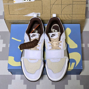 나이키 x 트래비스 스캇 줌 필드 잭스 화이트 앤 라이트 초콜릿 265