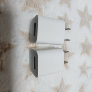 애플 A1385 5W 충전기 미국용.일본용.여행가실때필요합니다 파손없이깨끗합니다 이미지