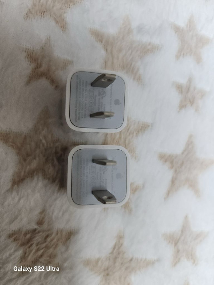 애플 A1385 5W 충전기 미국용.일본용.여행가실때필요합니다 파손없이깨끗합니다 이미지