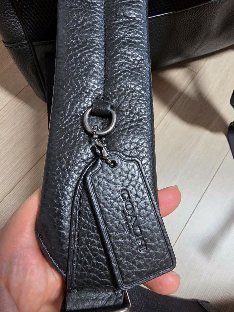 코치 블랙 가죽백팩--2