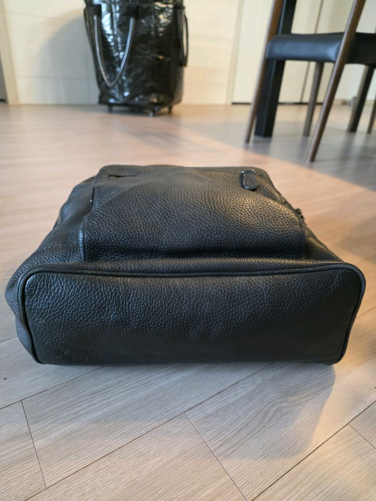 코치 블랙 가죽백팩--4