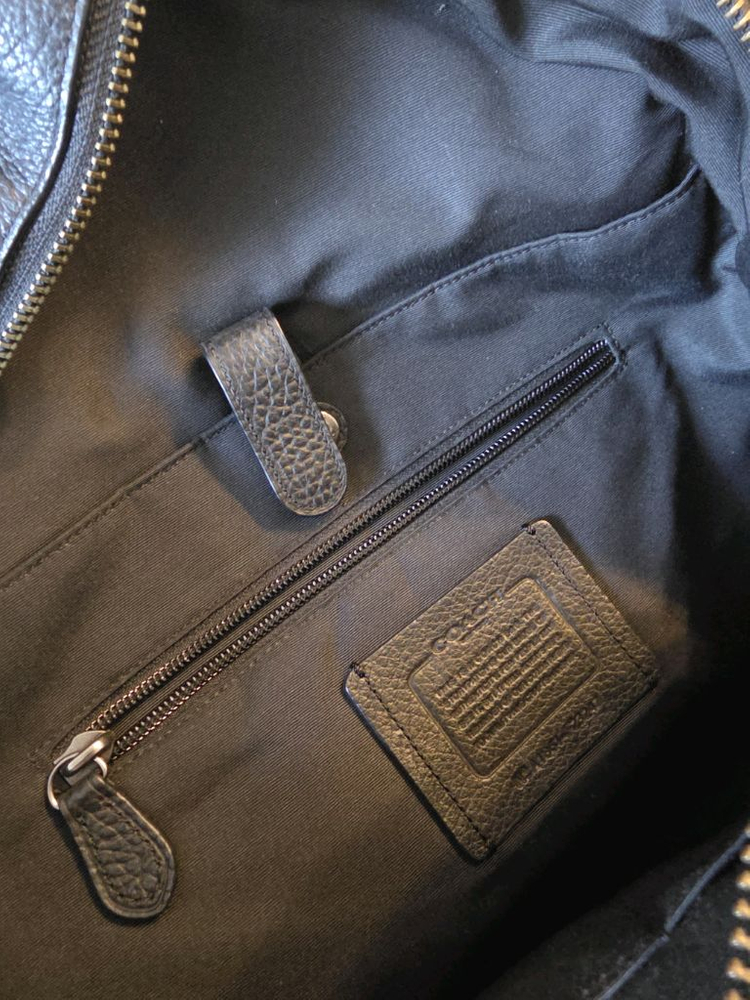 코치 블랙 가죽백팩--7