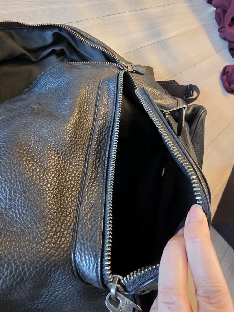 코치 블랙 가죽백팩--9