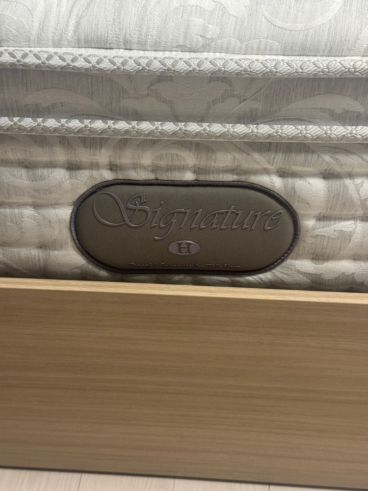 리바트 엔슬립 시그니처 매트리스 Q사이즈 팝니다 / 실사용 3개월 남짓 최상급 이미지