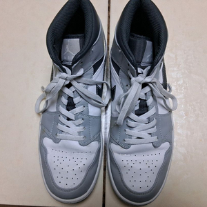 나이키 에어조던 1 미드 스모크 그레이