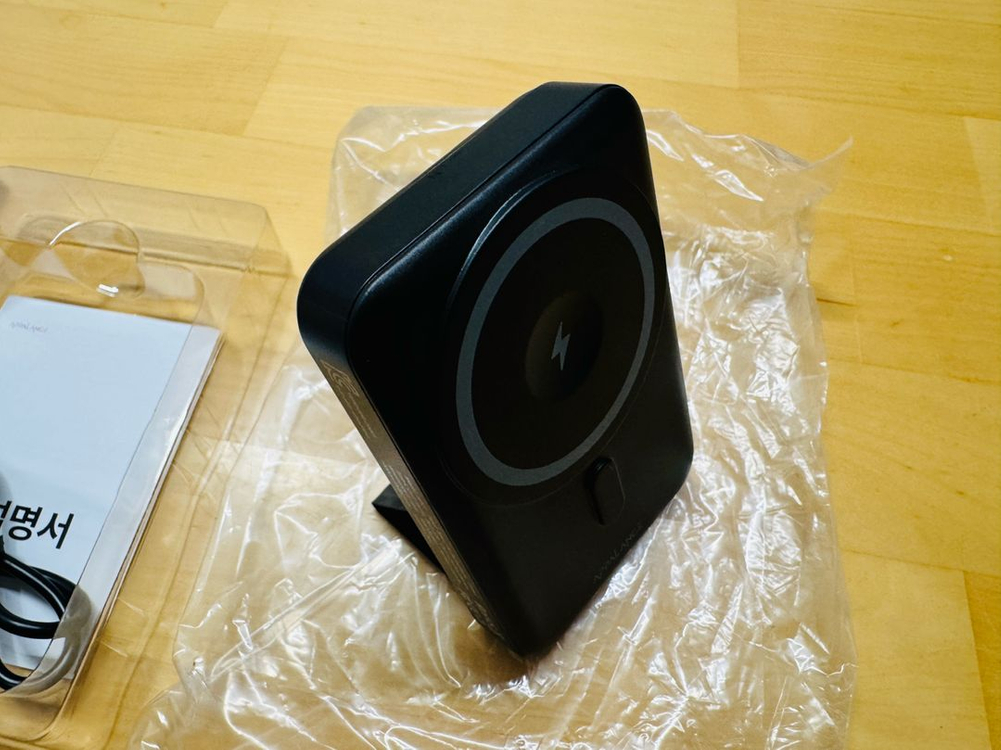 [박스오픈만]에이팔란스 무선충전 맥세이프 스탠드형 보조배터리 10000mAh--1