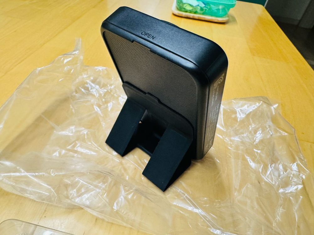 [박스오픈만]에이팔란스 무선충전 맥세이프 스탠드형 보조배터리 10000mAh--2