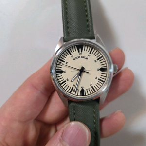 안다미로아름드리 백야 시계 팝니다.