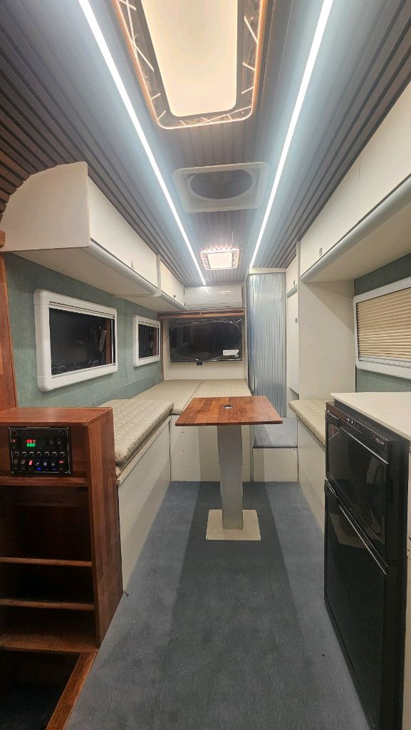 스타렉스보다 저렴한 카운티캠핑카 이미지