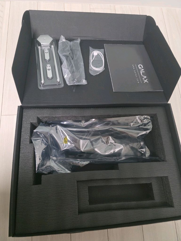 갤럭시 5080 화이트 팔거나 5080 상급기랑 교환하실분--2