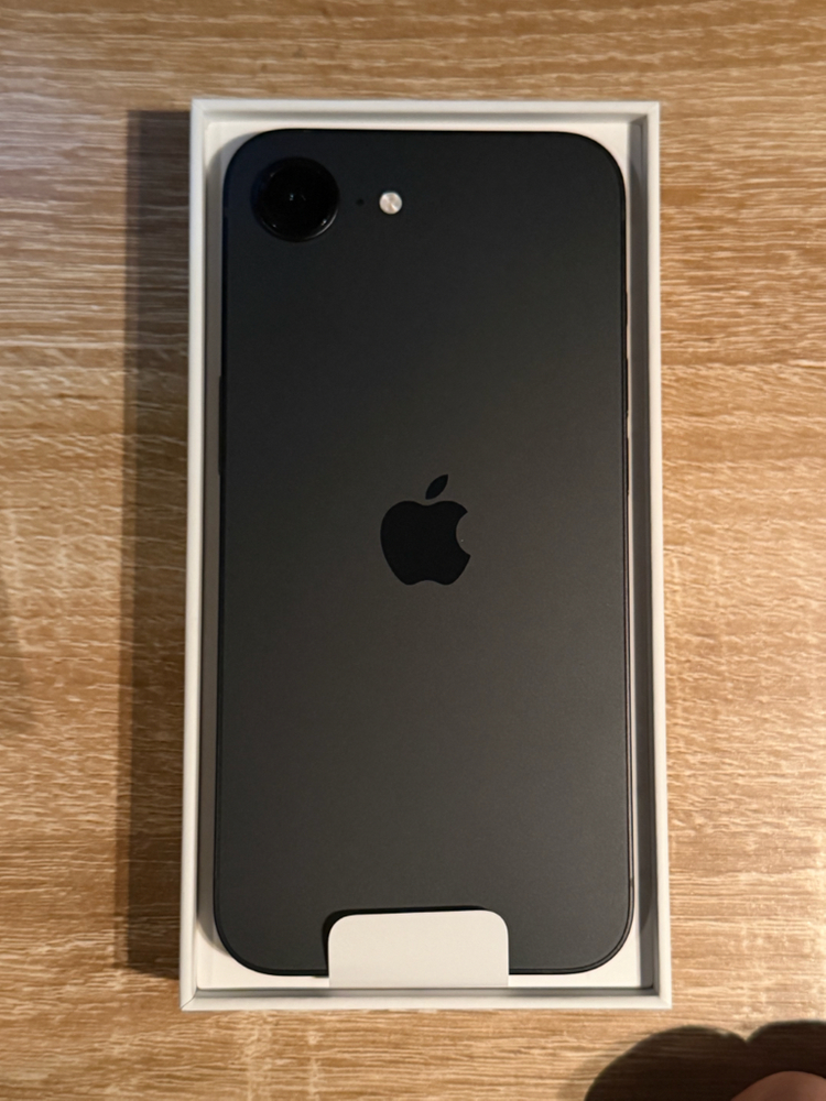 아이폰16e 128G 새것 팔아요--1