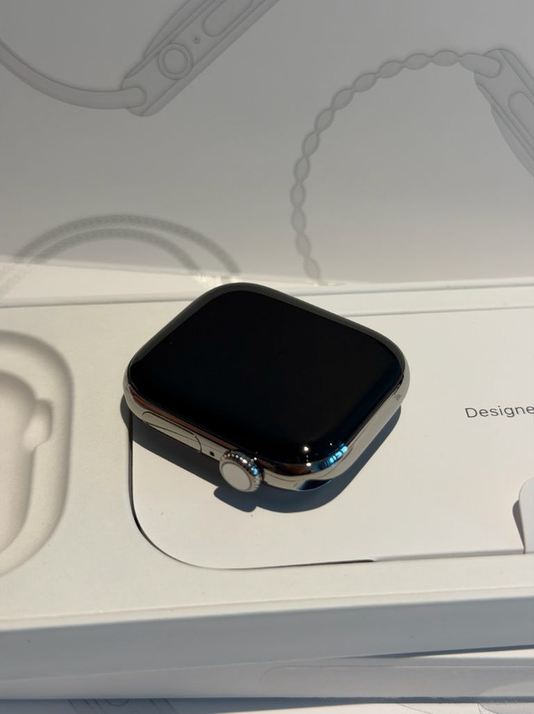 애플워치11 42mm 네추럴 티타늄 밀레니즈루프 새상품 팝니다.--1