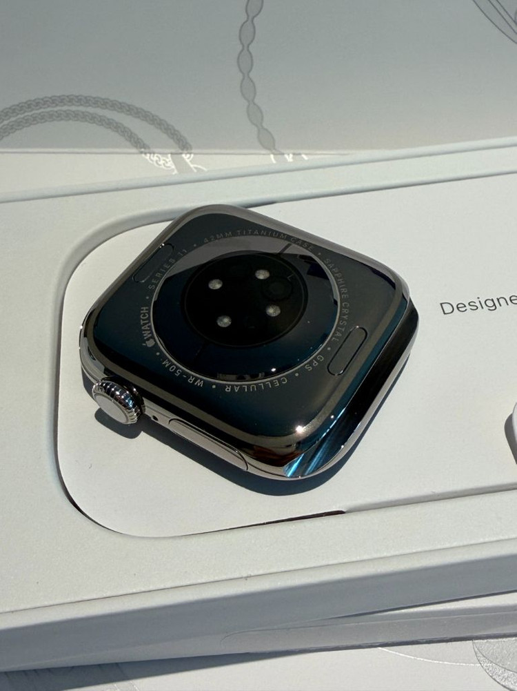 애플워치11 42mm 네추럴 티타늄 밀레니즈루프 새상품 팝니다.--4