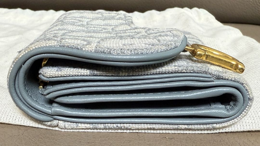 디올 오블리크 로투스 새들 반지갑 그레이 이미지