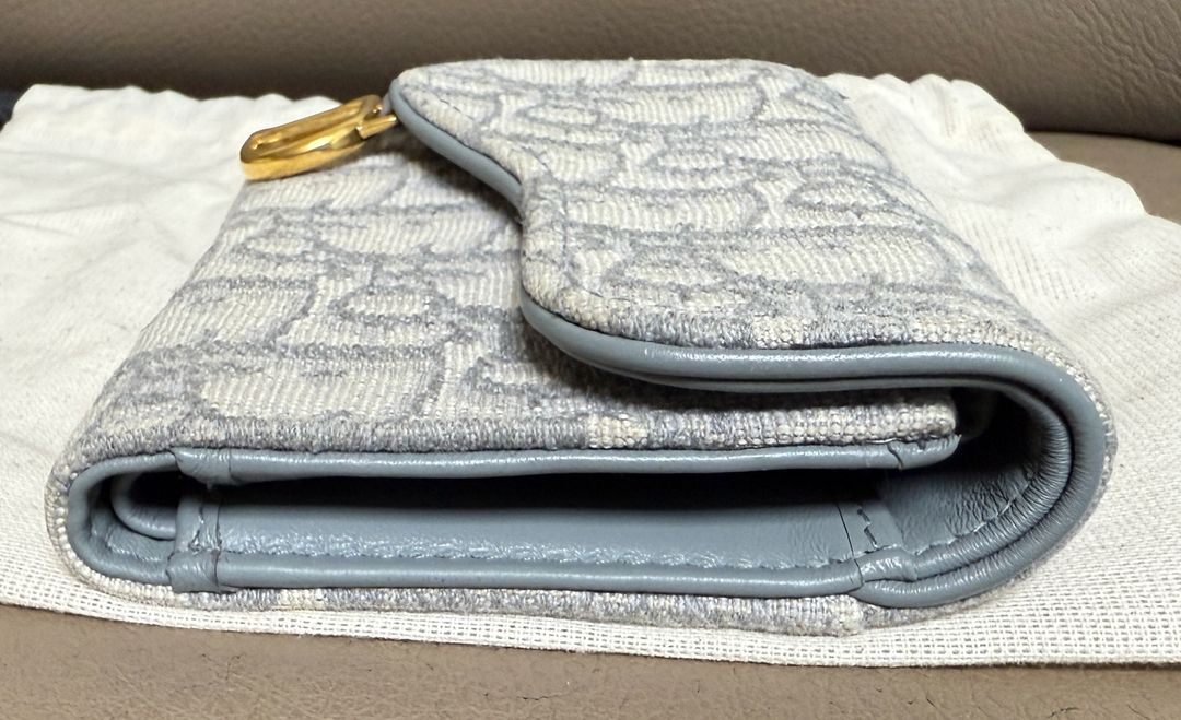 디올 오블리크 로투스 새들 반지갑 그레이 이미지