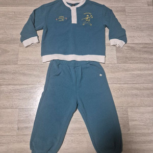 모이몰른 / 상하복 100