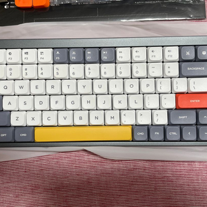 누피 에어75 기계식 키보드 풀박 + 추가 스위치 / 키캡 미사용품