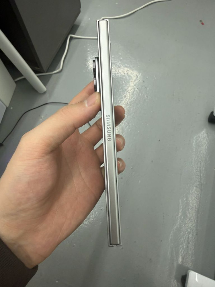 갤럭시폴드7 512GB 실버 이미지