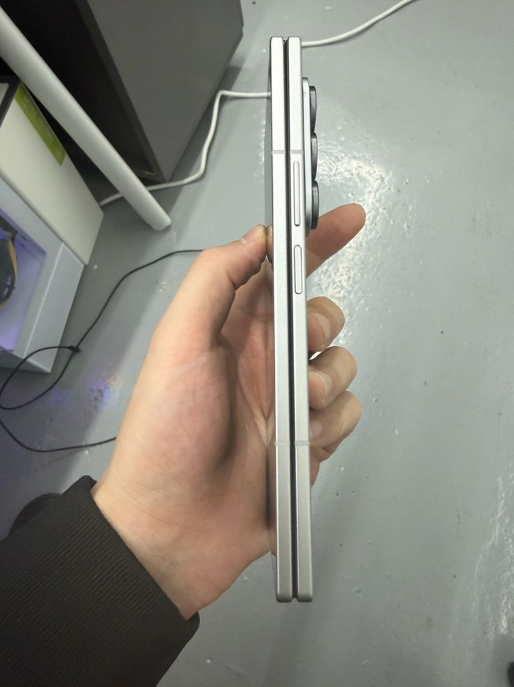 갤럭시폴드7 512GB 실버 이미지