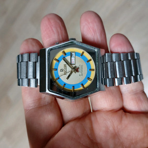 리코에서 나온 오토매틱 빈티지 시계