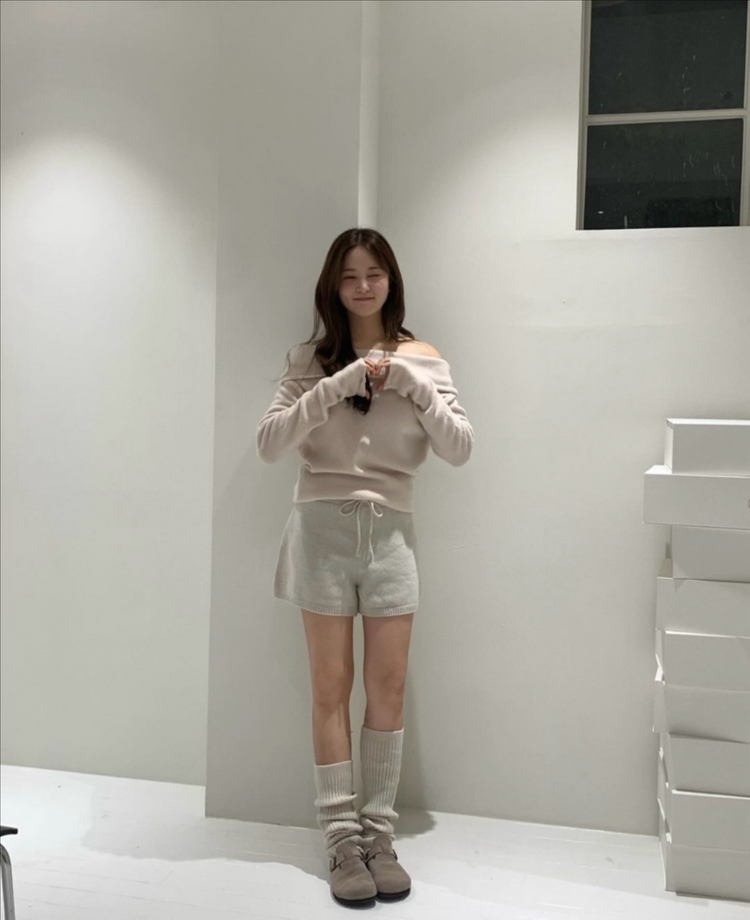 윤슬샵 카멜 오프숄더 니트 /더바넷 타낫 르플레인 릴리코츠 이미지