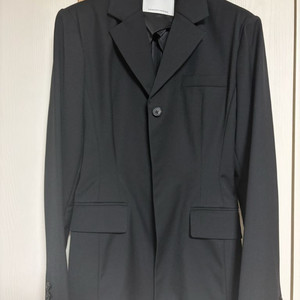 라인이 특이한 자켓