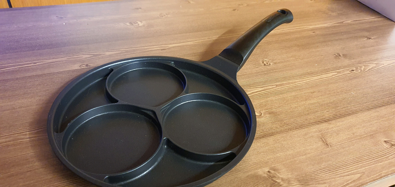 퀸센스 블랙 3구 인덕션 에그팬 팬케이크팬 계란후라이팬 브런치팬 (미사용, 새제품)--1