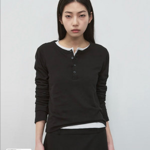 시스에이 4버튼 헨리넥 슬릿 긴팔 티셔츠 블랙