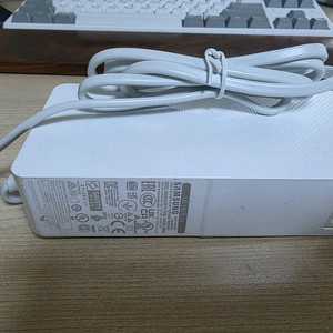 삼성 A14020 네오 g8 32인치 모니터용 어댑터