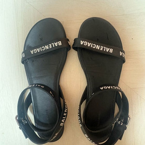 발렌시아가 정품샌들(235사이즈)