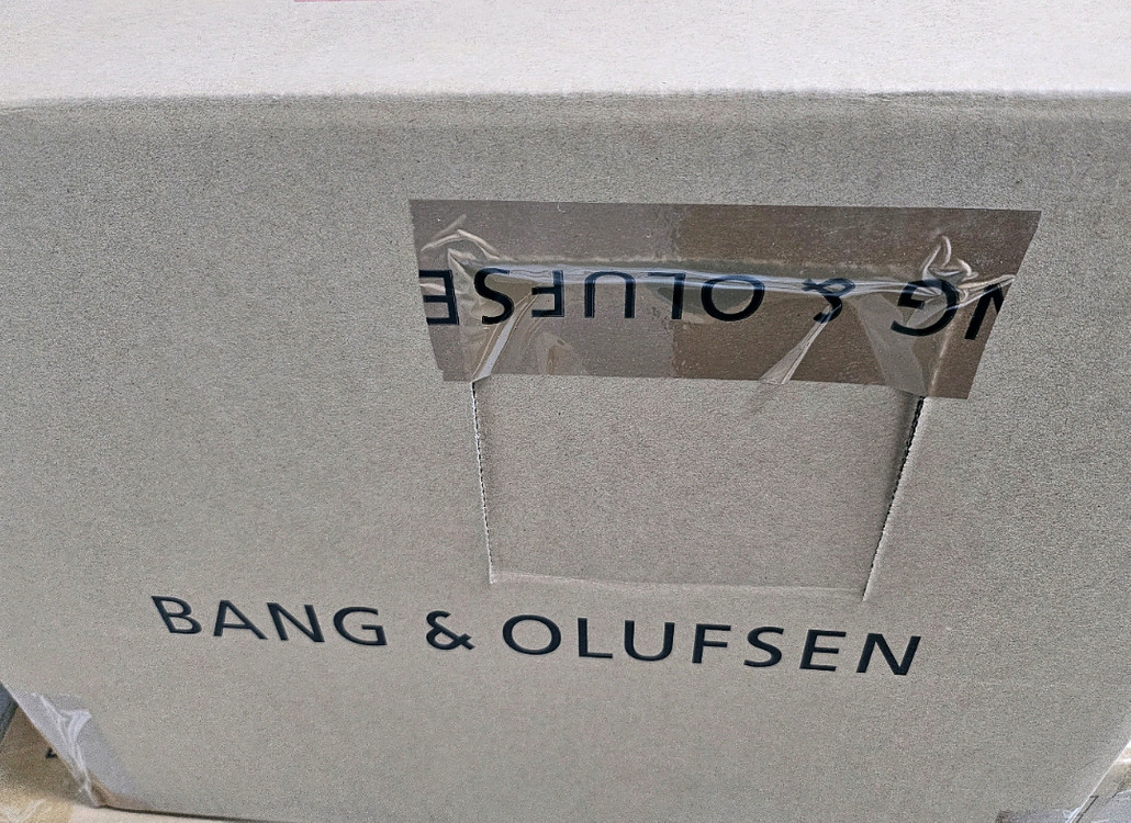 뱅앤올룹슨 베오사운드 A5 다크오크 미개봉--2
