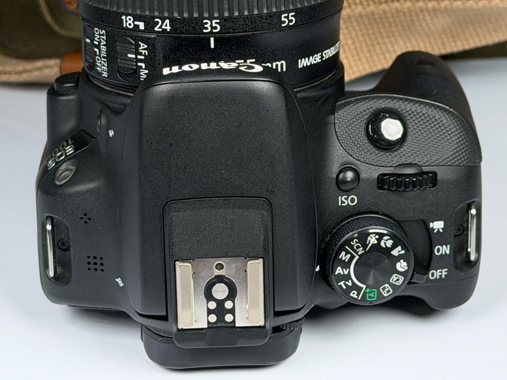 캐논 100D 블랙 DSLR 카메라 이미지