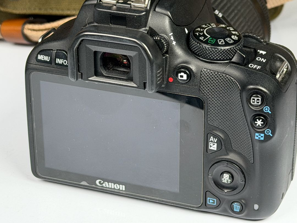 캐논 100D 블랙 DSLR 카메라 이미지