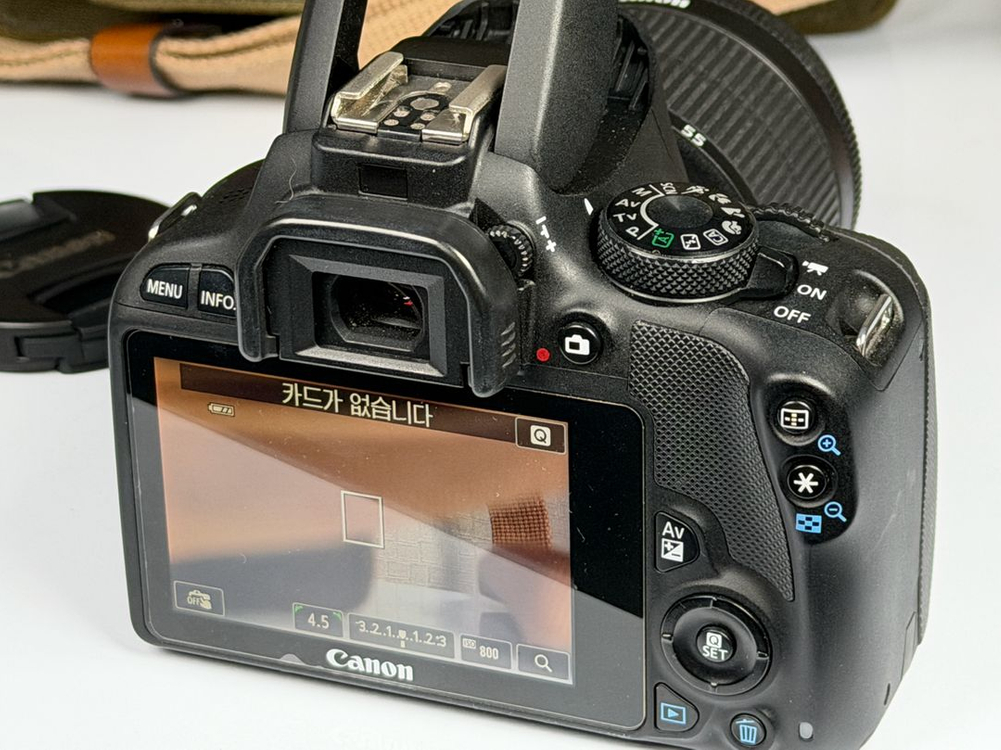 캐논 100D 블랙 DSLR 카메라 이미지